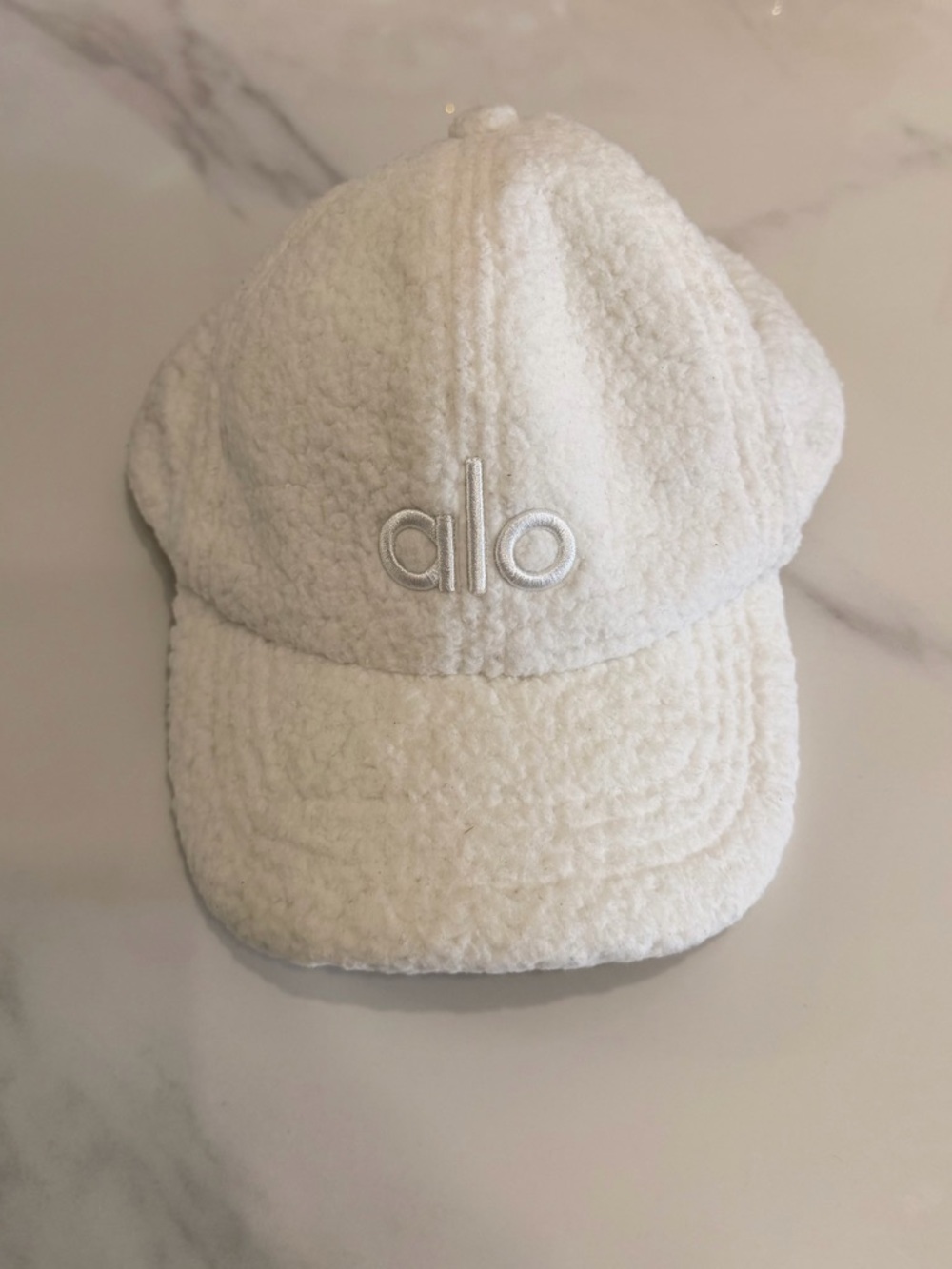 ALO Yoga Micro Sherpa Off-Duty Cap